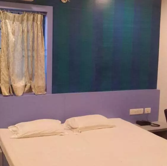 ホテル Kalaimagal Residency