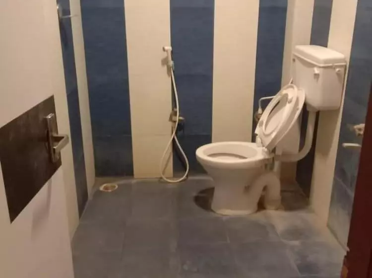ホテル Kalaimagal Residency