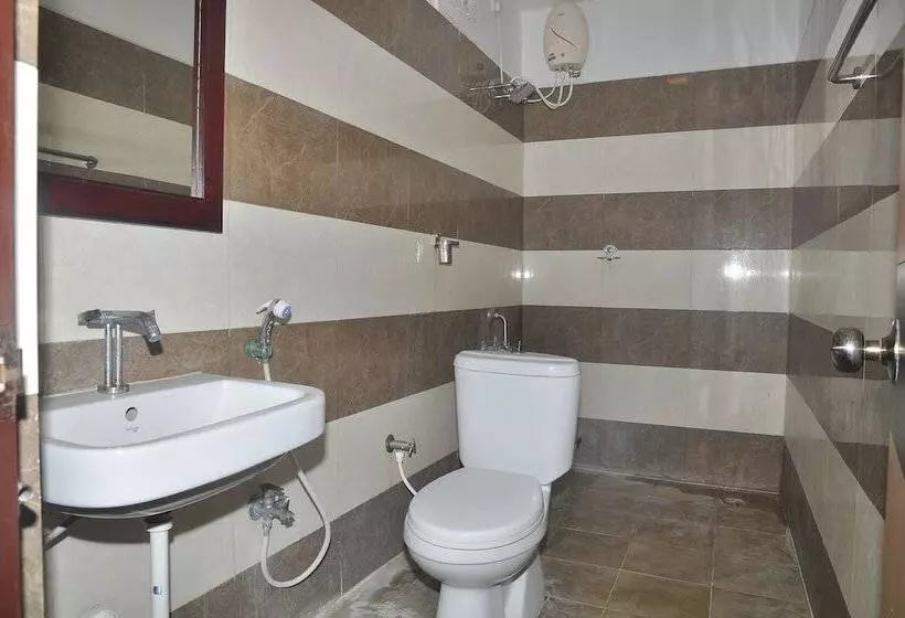 ホテル Kalaimagal Residency