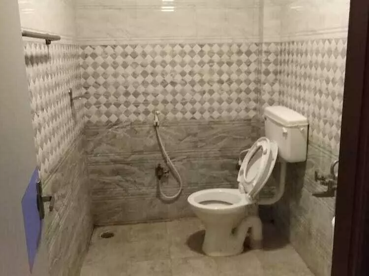 ホテル Kalaimagal Residency
