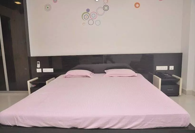 ホテル Kalaimagal Residency