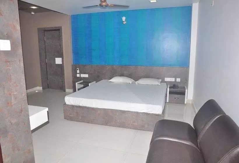 ホテル Kalaimagal Residency