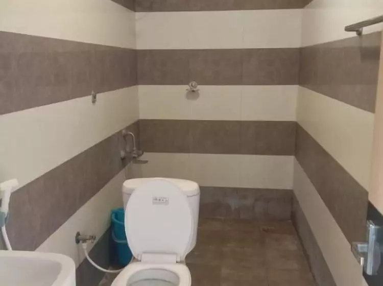 ホテル Kalaimagal Residency