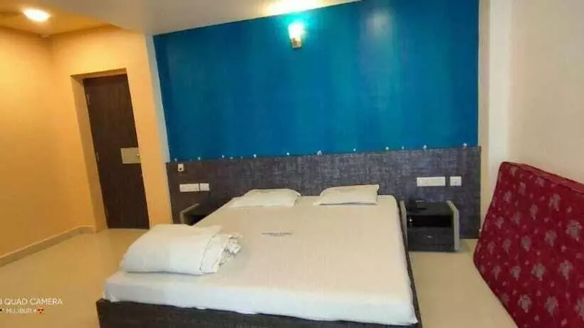 ホテル Kalaimagal Residency