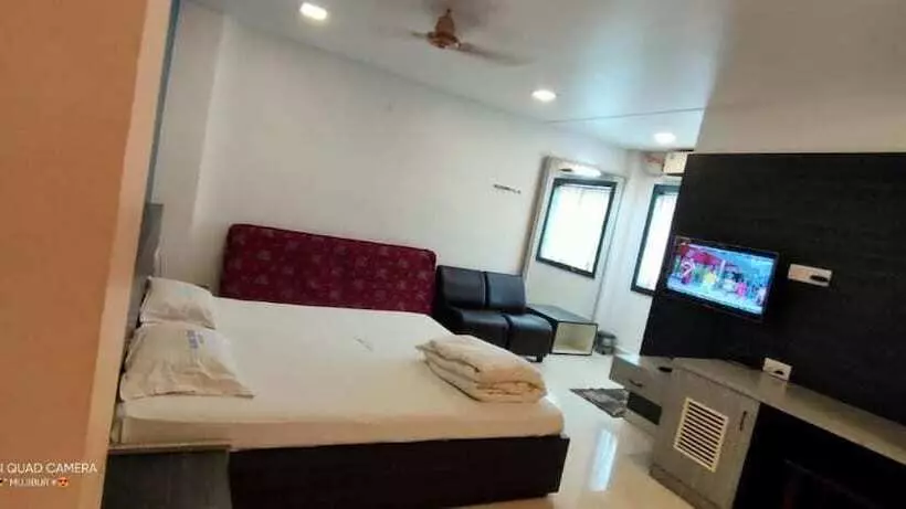 ホテル Kalaimagal Residency