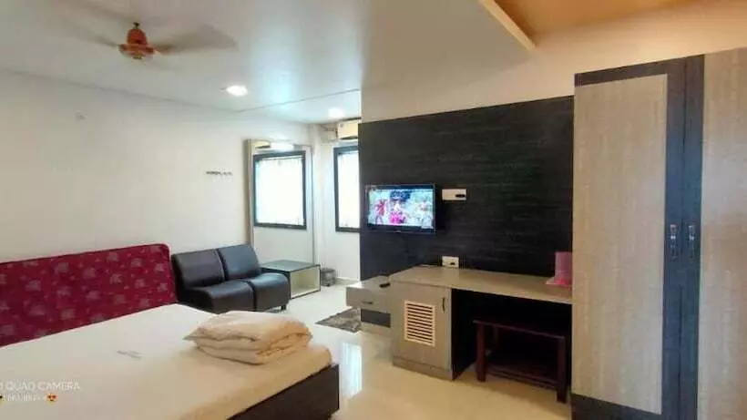 ホテル Kalaimagal Residency