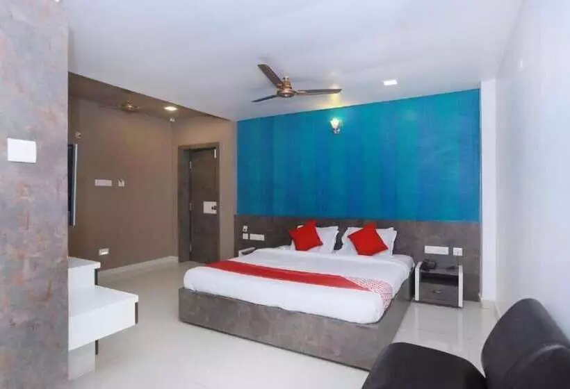 ホテル Kalaimagal Residency