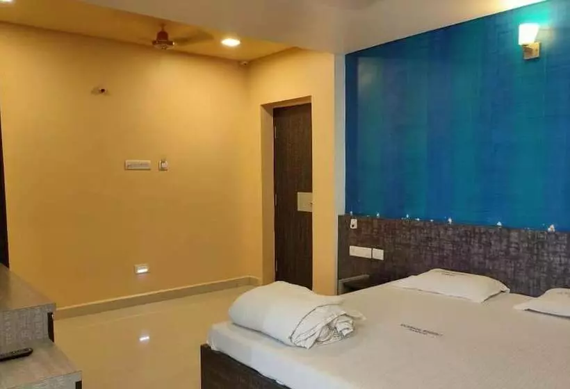 ホテル Kalaimagal Residency