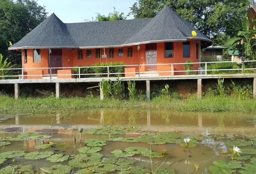 Hotelli Khemmarat Baandin Resort