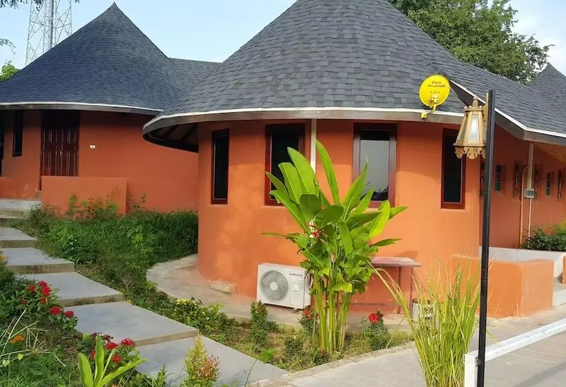 Hotelli Khemmarat Baandin Resort