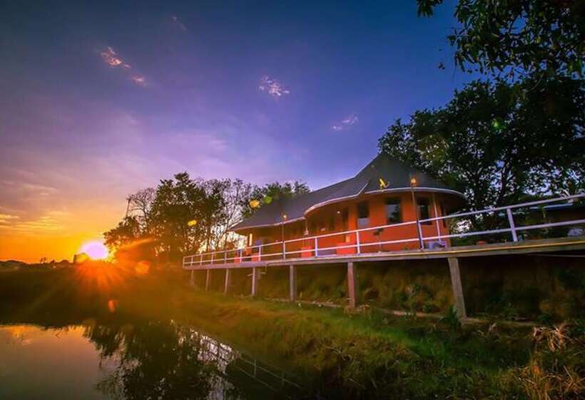 Hotel Khemmarat Baandin Resort