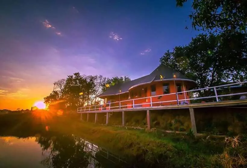 Hotelli Khemmarat Baandin Resort