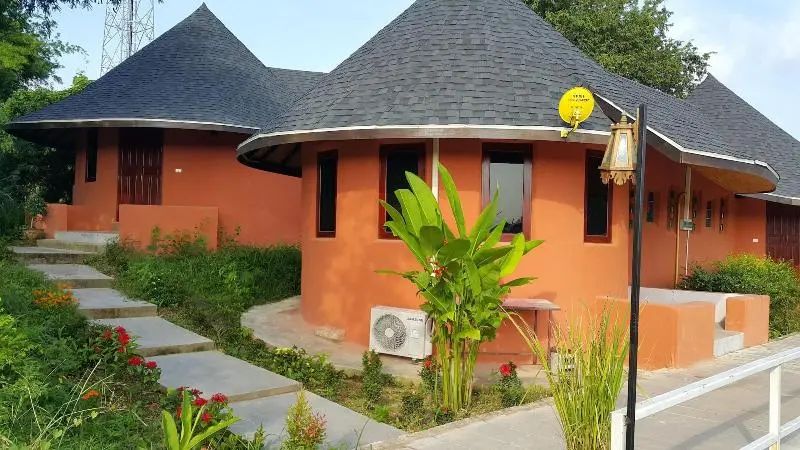 ホテル Khemmarat Baandin Resort