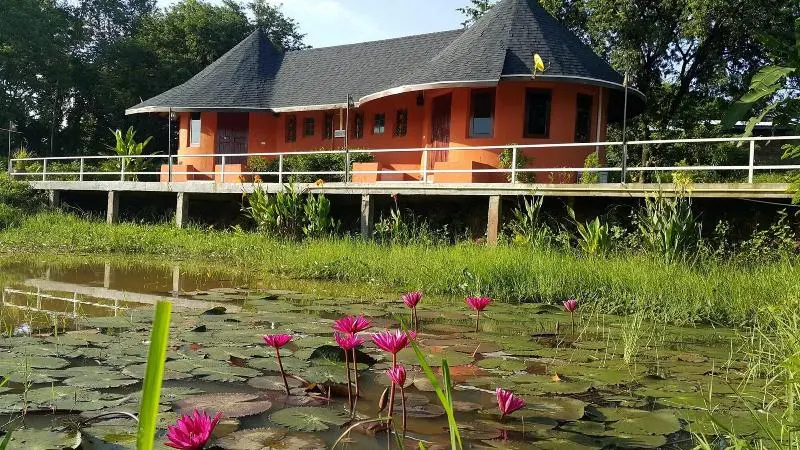 ホテル Khemmarat Baandin Resort