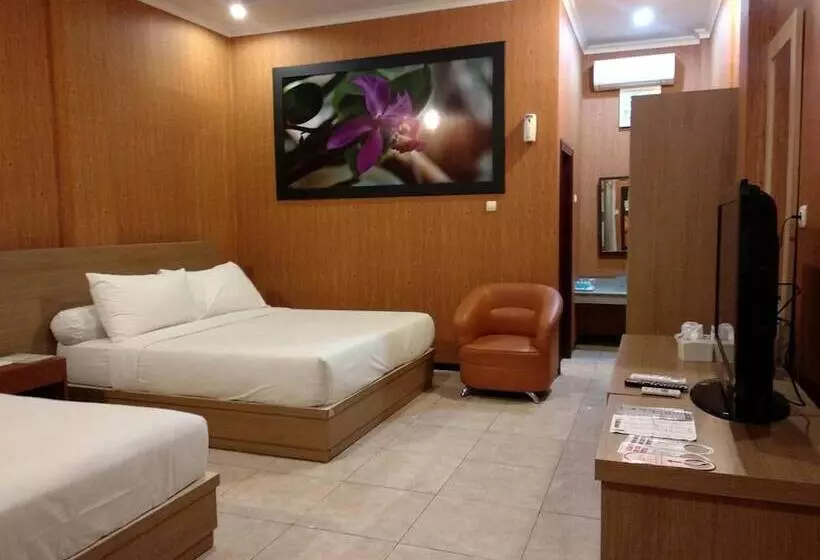 Otel New Merdeka Pati