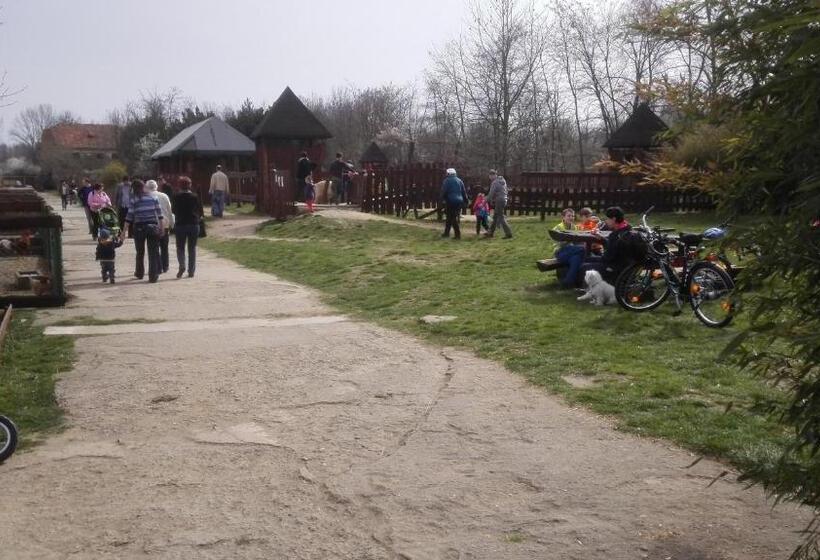 Landhotel Zoopark Zelčín