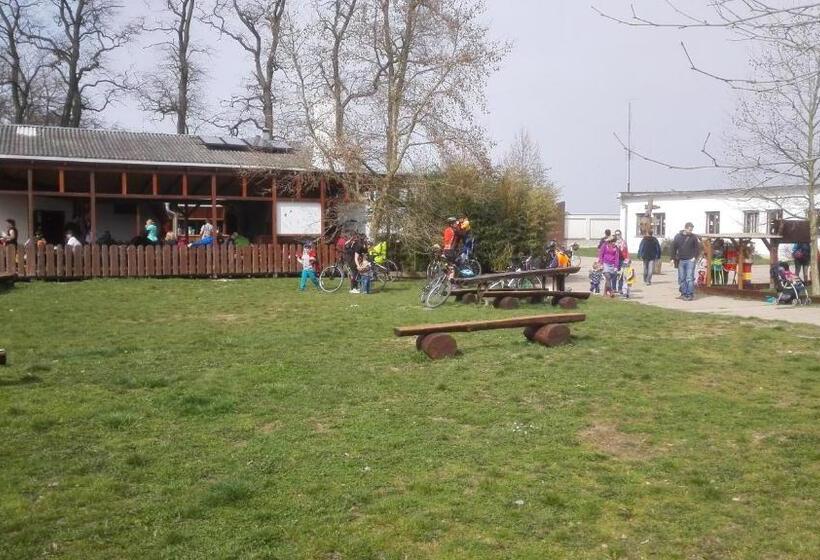 Landhotel Zoopark Zelčín