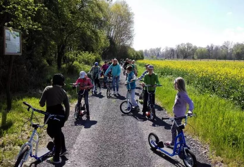 Maaseutuhotelli Zoopark Zelčín