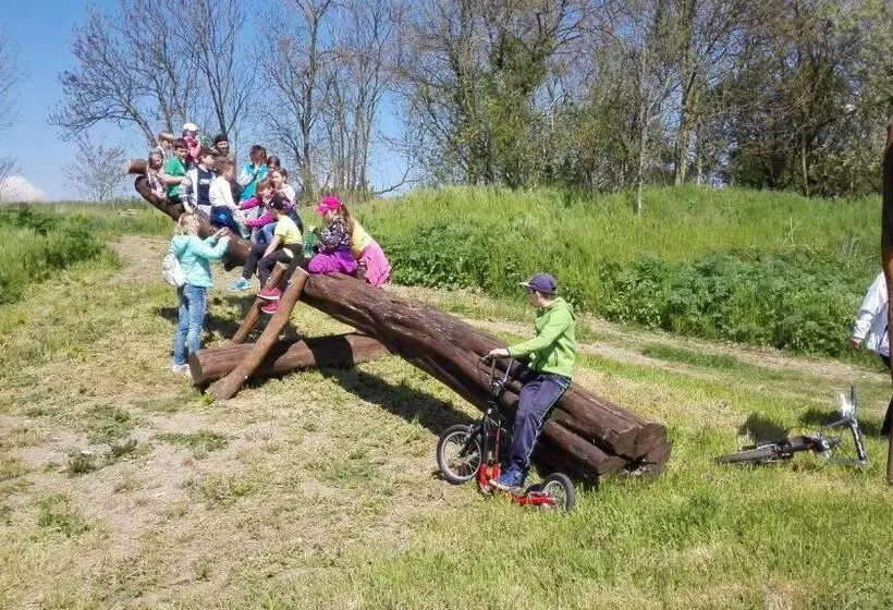Maaseutuhotelli Zoopark Zelčín