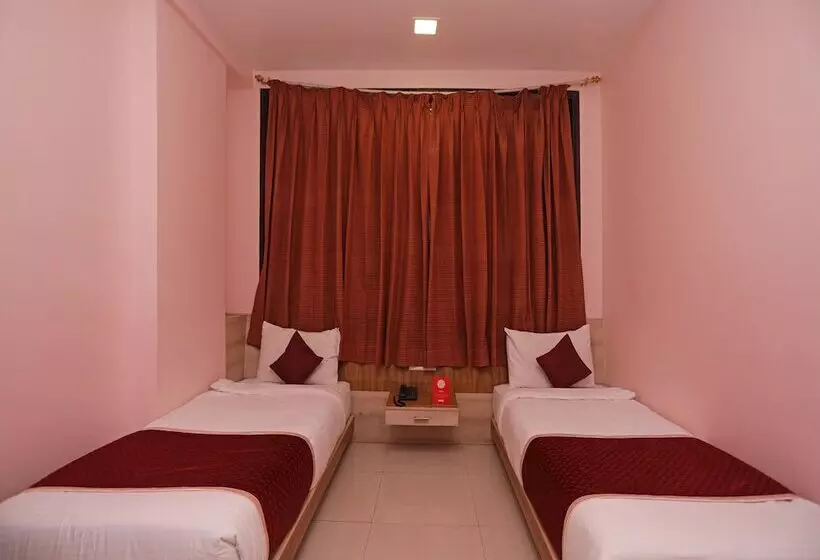ホテル The Neelam Executive By Oyo Rooms