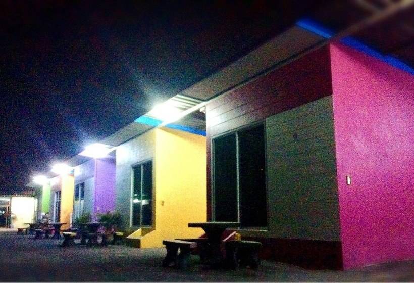 هتل The Zoosk Resort