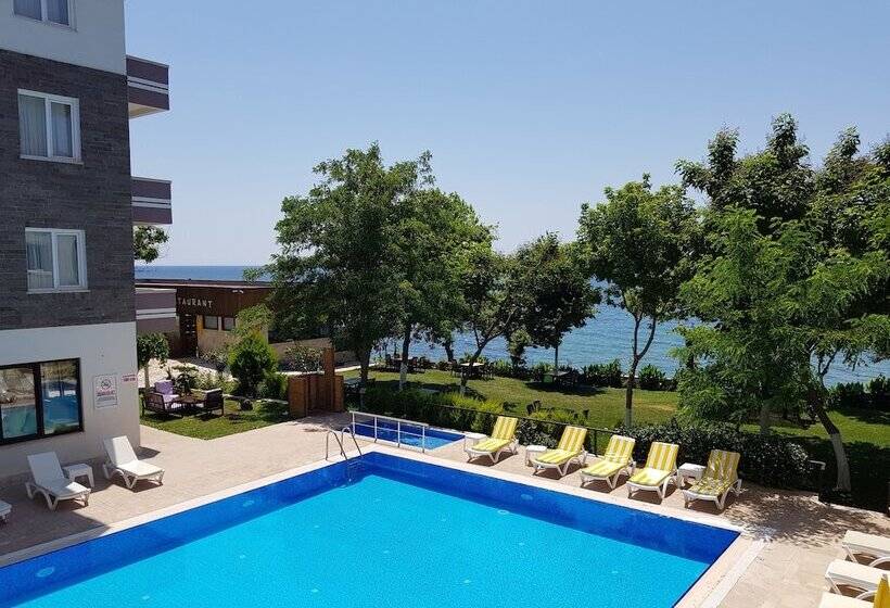 فندق Troas Beach