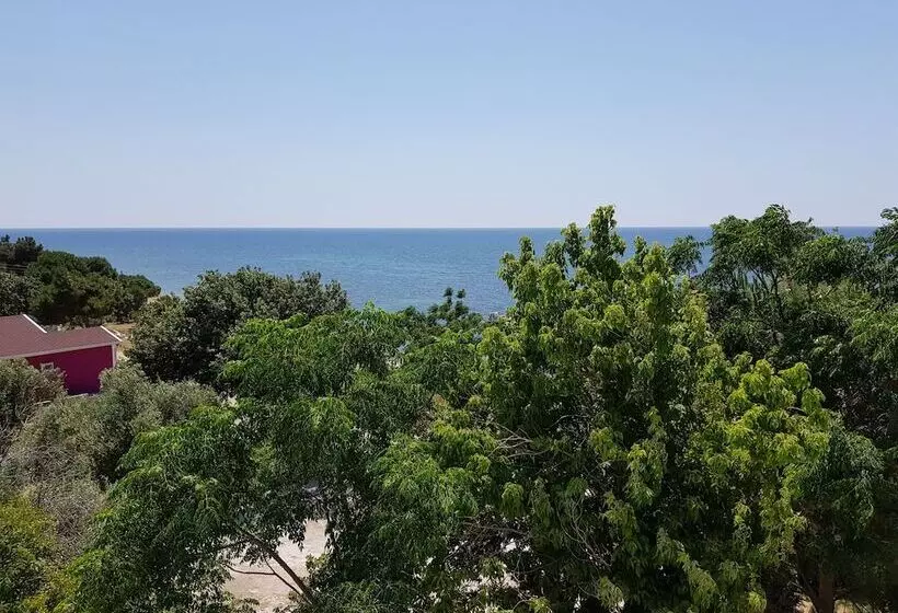 ホテル Troas Beach