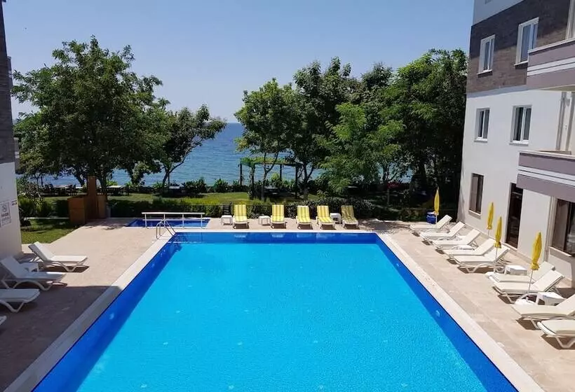 ホテル Troas Beach