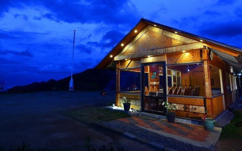 אתר נופש Vridhavan Mist City