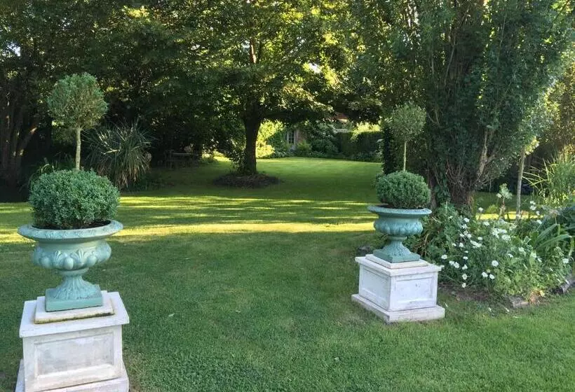 Aamiaismajoitus (B&B) Le Manoir De Maucartier