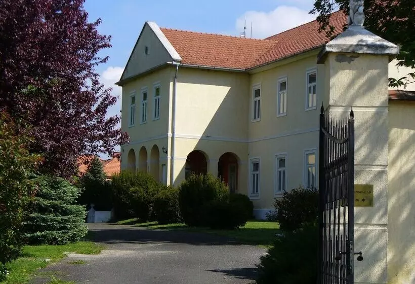 Bed & Breakfast Misefa Kastély