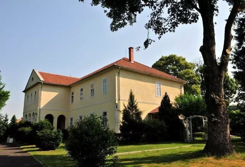 Bed & Breakfast Misefa Kastély