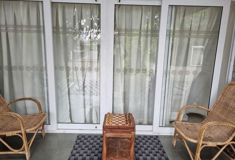 Hotel Crayons Guest House