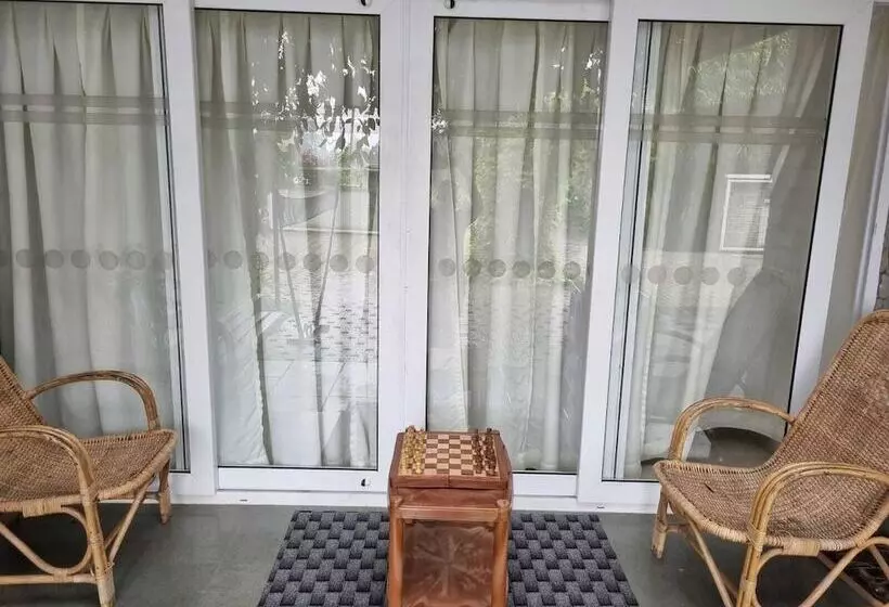 Hotelli Crayons Guest House