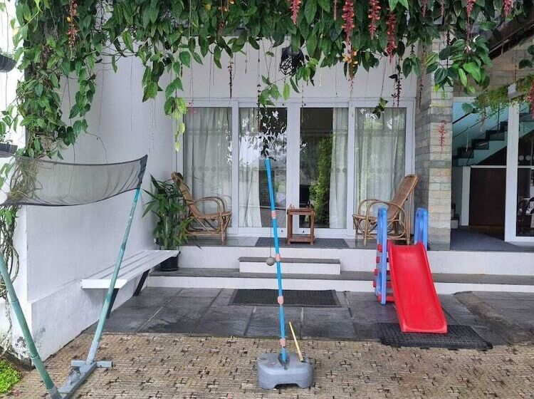 Hotel Crayons Guest House