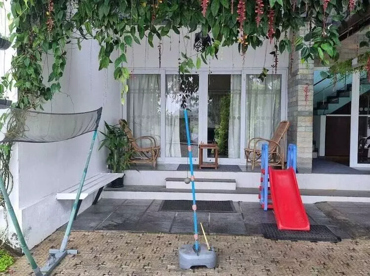 Hotelli Crayons Guest House