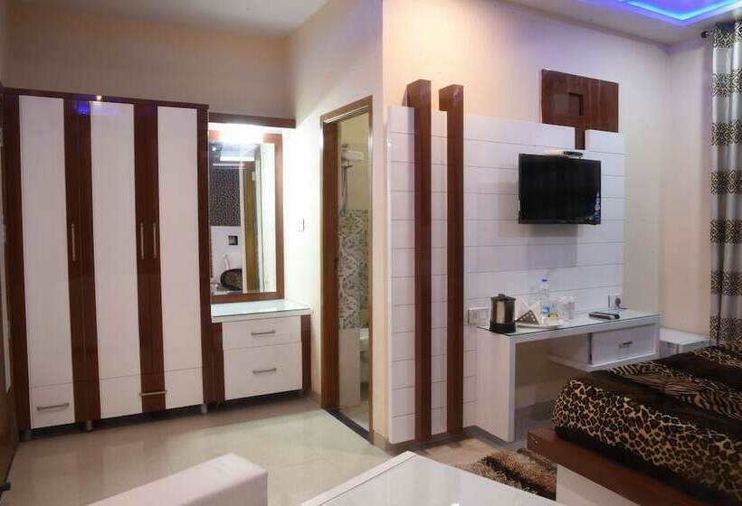 בית מלון כפרי Gst Grand Plaza