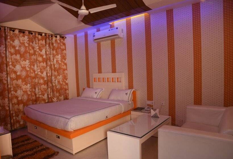 בית מלון כפרי Gst Grand Plaza