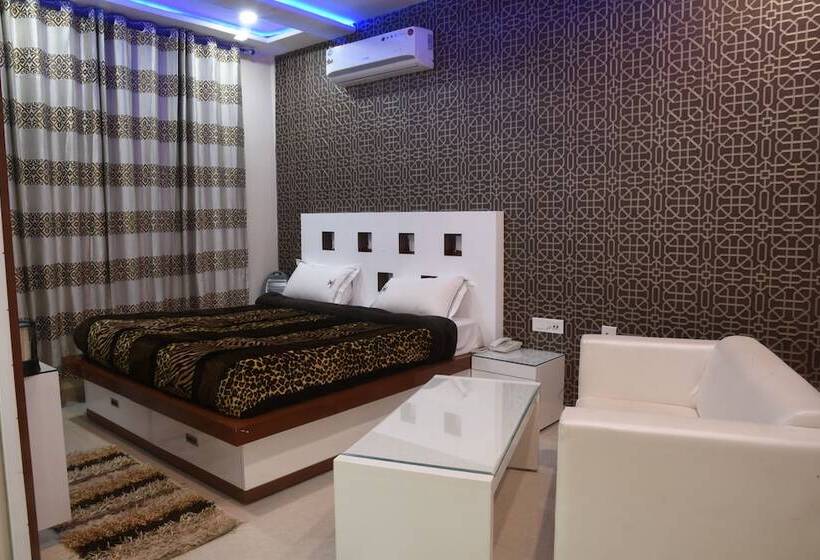 בית מלון כפרי Gst Grand Plaza