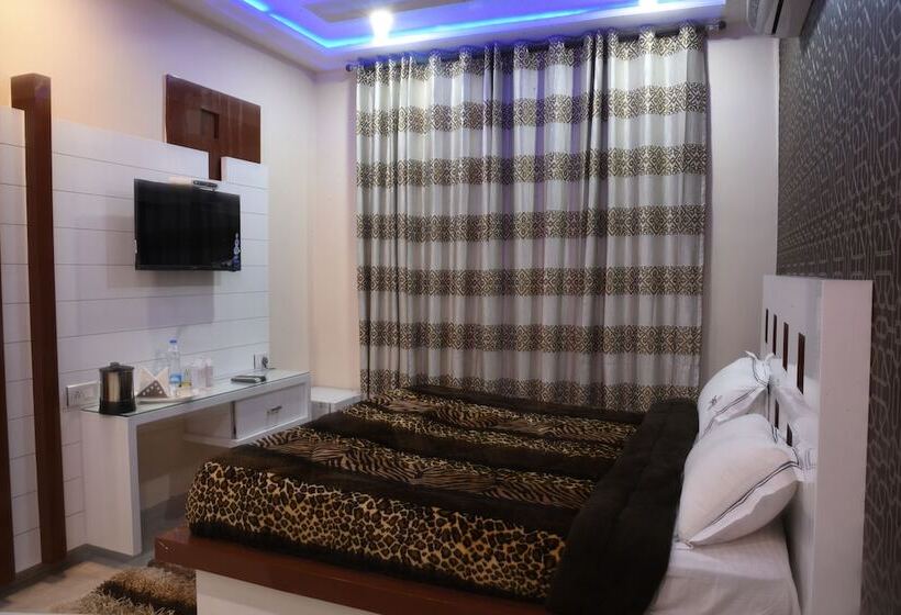 בית מלון כפרי Gst Grand Plaza