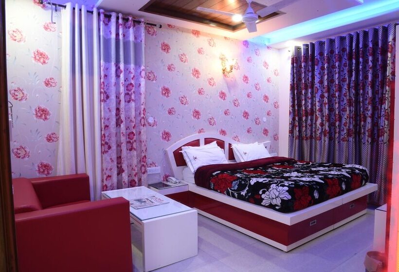 בית מלון כפרי Gst Grand Plaza