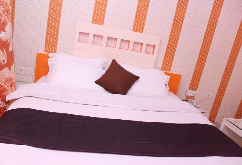 בית מלון כפרי Gst Grand Plaza