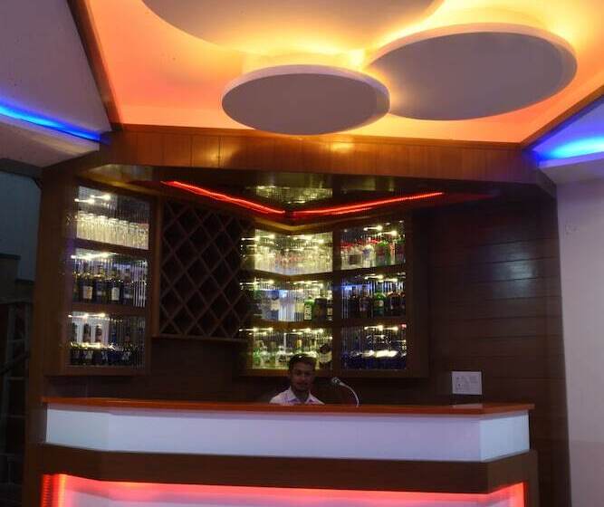 בית מלון כפרי Gst Grand Plaza