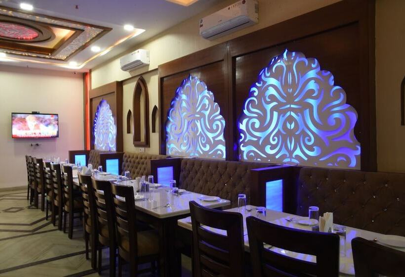 בית מלון כפרי Gst Grand Plaza