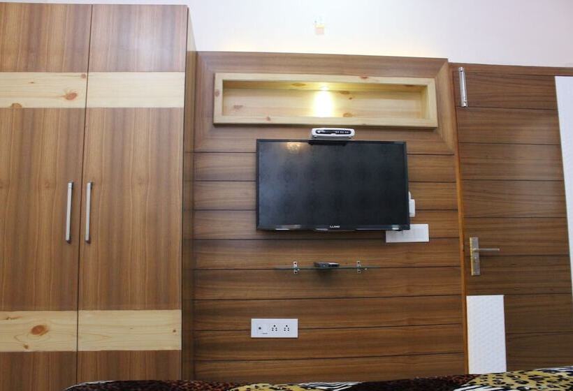 בית מלון כפרי Gst Grand Plaza