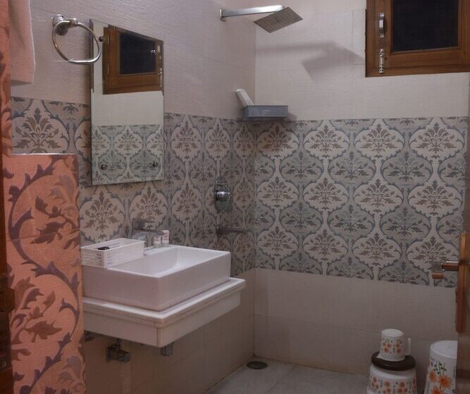 בית מלון כפרי Gst Grand Plaza