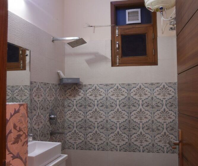 בית מלון כפרי Gst Grand Plaza