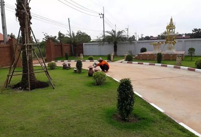 Hotelli Nadeetawee Resort