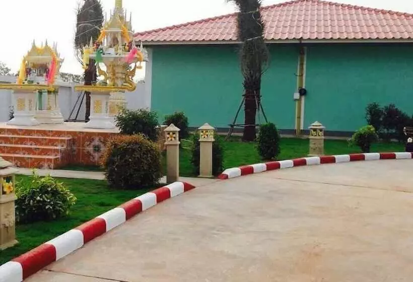 Hotelli Nadeetawee Resort