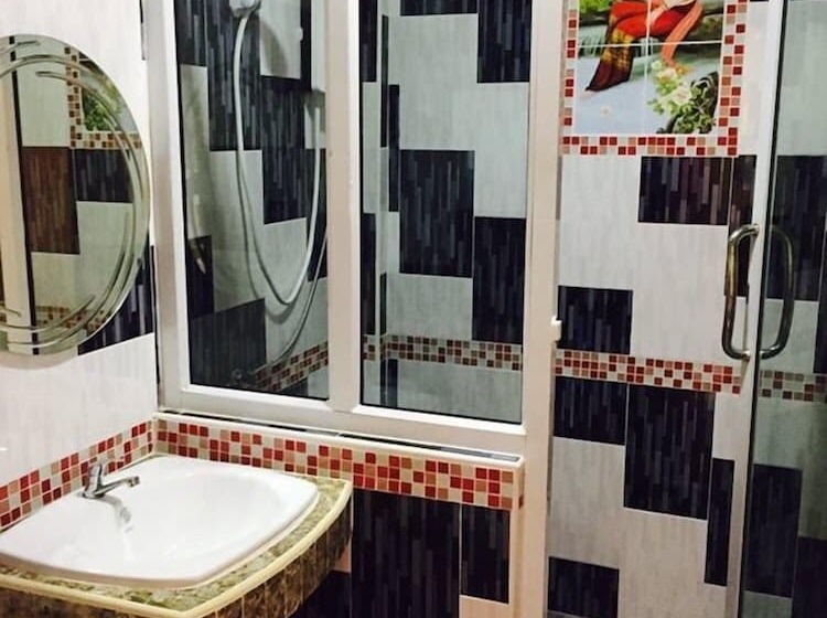 Отель Nadeetawee Resort